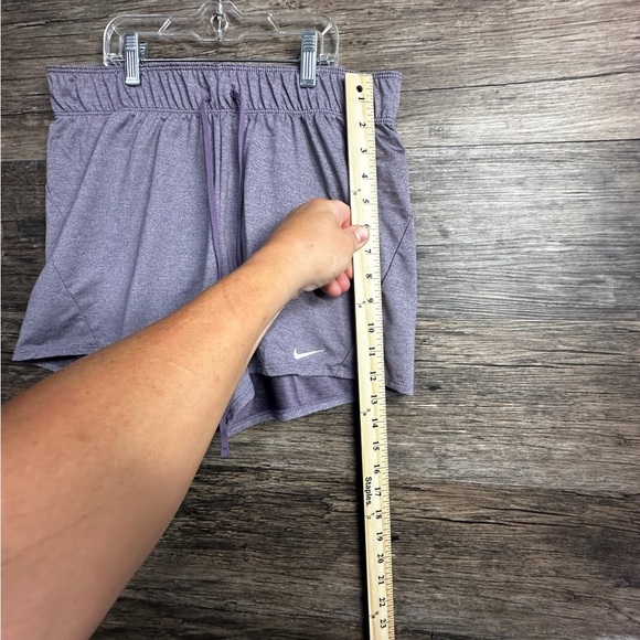 Nike Purple Athletic Shorts Lightweight Relaxed Fit - Picture 3 of 6
